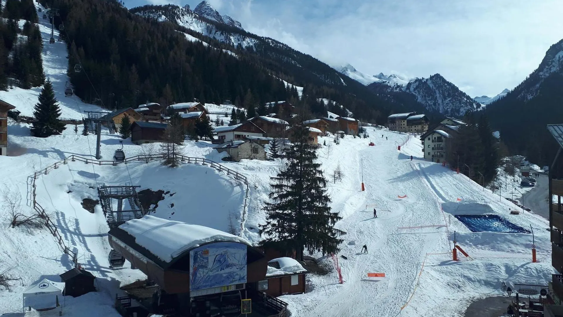 Studio 4 Pers Au Coeur De Valfrejus Avec Balcon, Cuisine Equipee, Casier A Skis - Fr-1-265-255