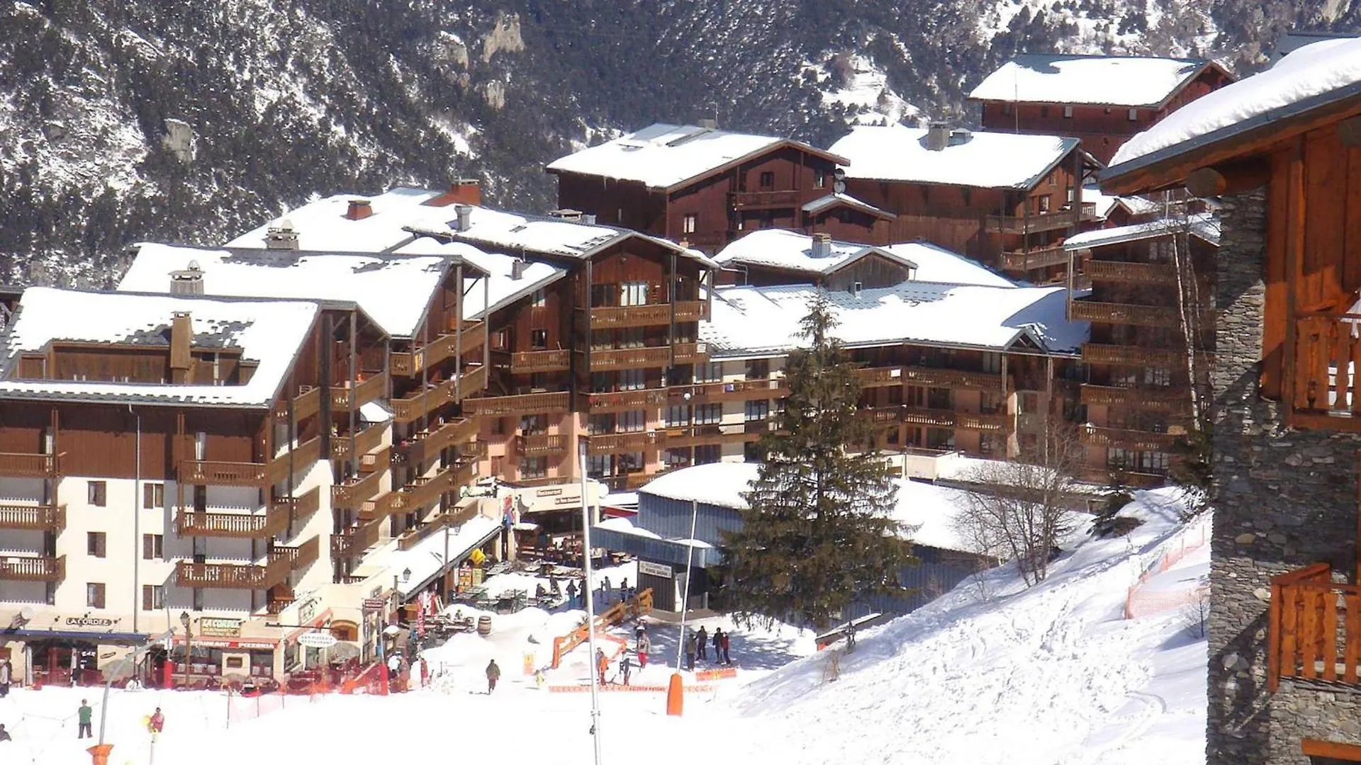 Studio 4 Pers Au Coeur De Valfrejus Avec Balcon, Cuisine Equipee, Casier A Skis - Fr-1-265-255